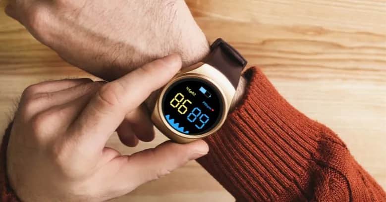 Jaki smartwatch damski do 1000 zł wybrać? Kluczowe cechy i modele