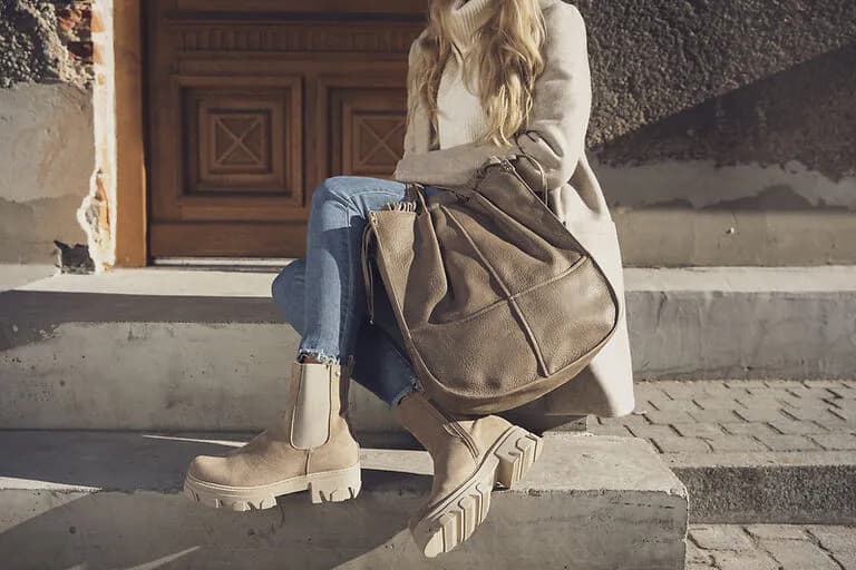 Brązowe botki stylizacje: 5 wyjątkowych pomysłów na każdy sezon