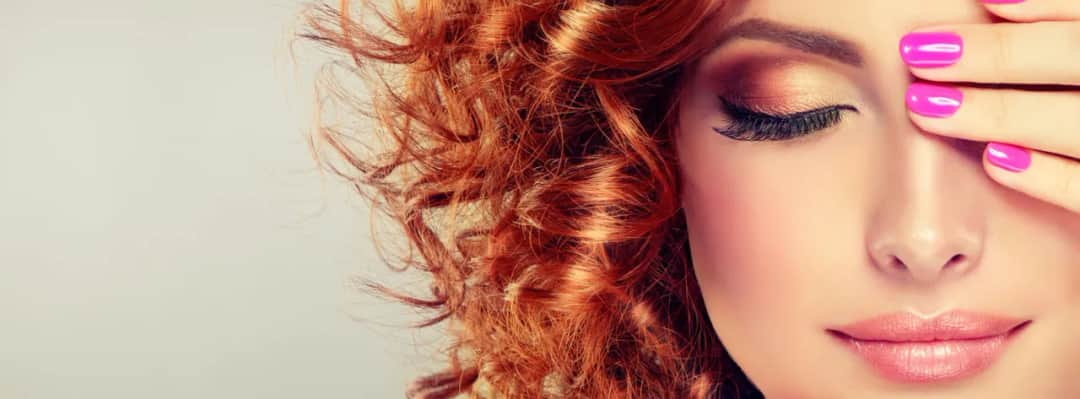 Jaki makijaż do czerwonych włosów, by uniknąć nieestetycznych efektów?
