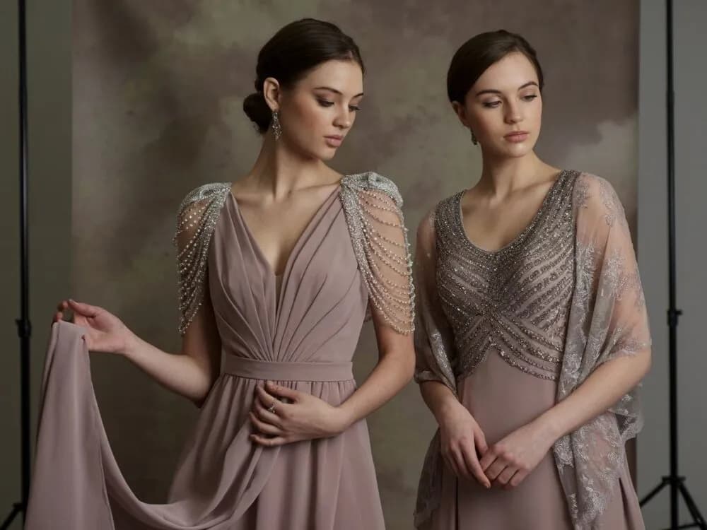 Jakie okrycie do sukni wieczorowej wybrać na wyjątkową okazję?