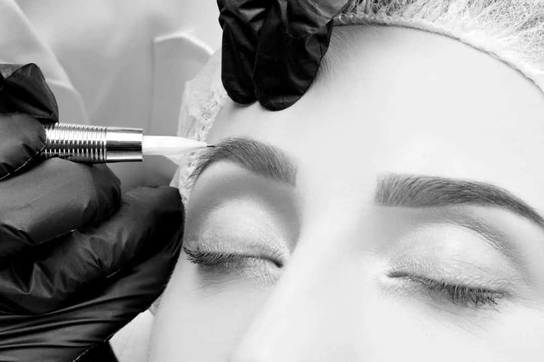 Czego nie wolno po makijażu permanentnym brwi – unikaj tych błędów!