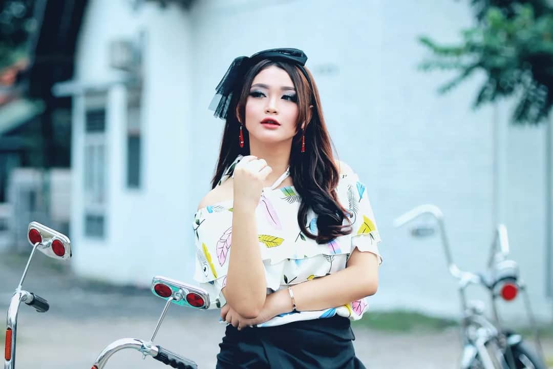 Jak makijaż zmienia postrzeganie siebie i innych w codziennym życiu